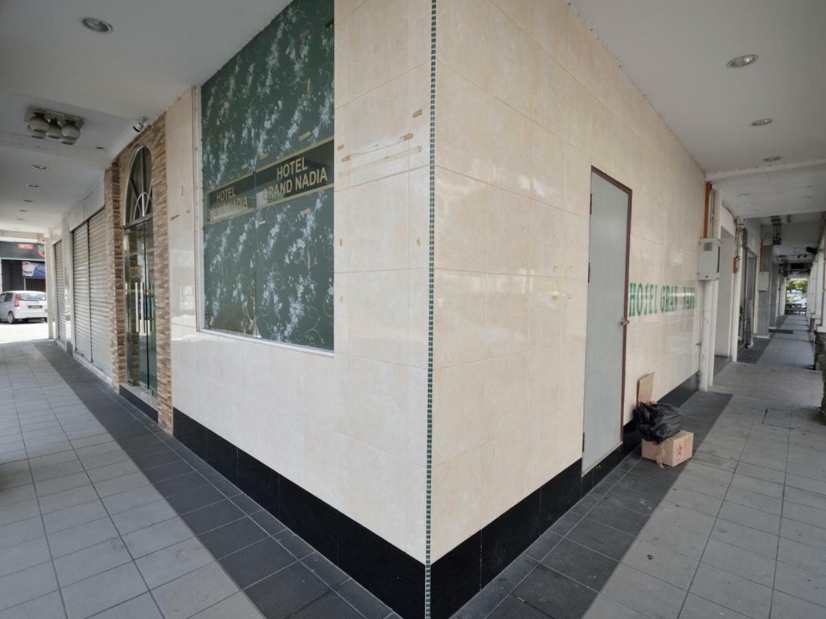 Oyo 892 Hotel Grand Nadia Labuan Zewnętrze zdjęcie